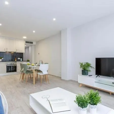 Paradise Apartment Roses